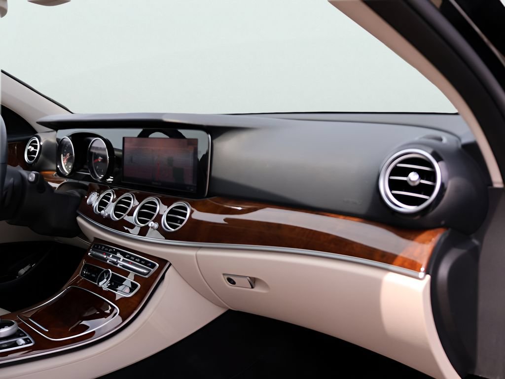 Used 2019 Mercedes-Benz E 300 4MATIC image 11