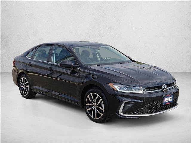Used 2025 Volkswagen Jetta SE FWD image 3