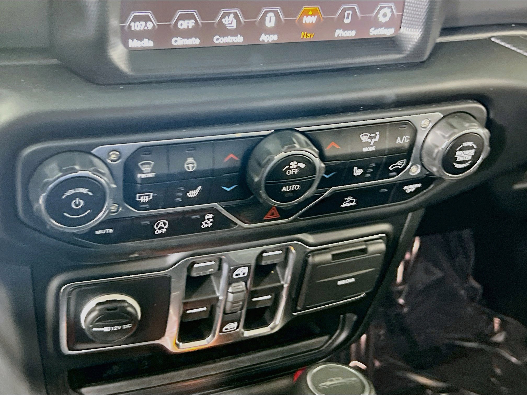 Used 2023 Jeep Gladiator Sport AWD/4WD image 15