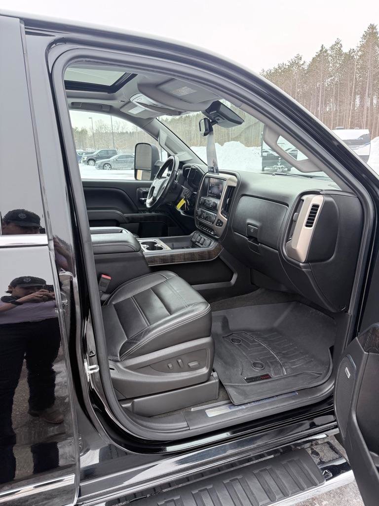 Used 2015 GMC Sierra 3500 Denali w/ Duramax Plus Package image 15