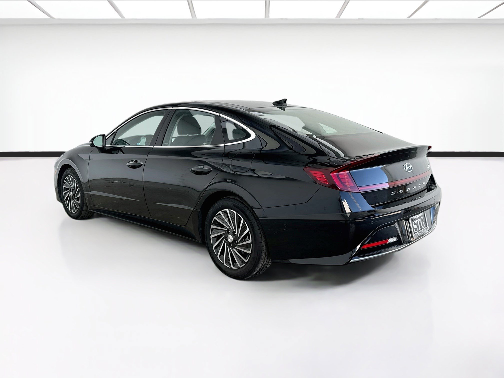 Used 2023 Hyundai Sonata Limited w/ Cargo Package FWD image 6