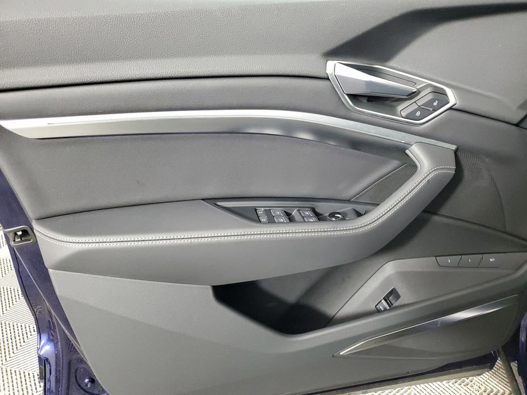 Certified 2023 Audi e-tron Premium Plus w/ Premium Plus Package image 20