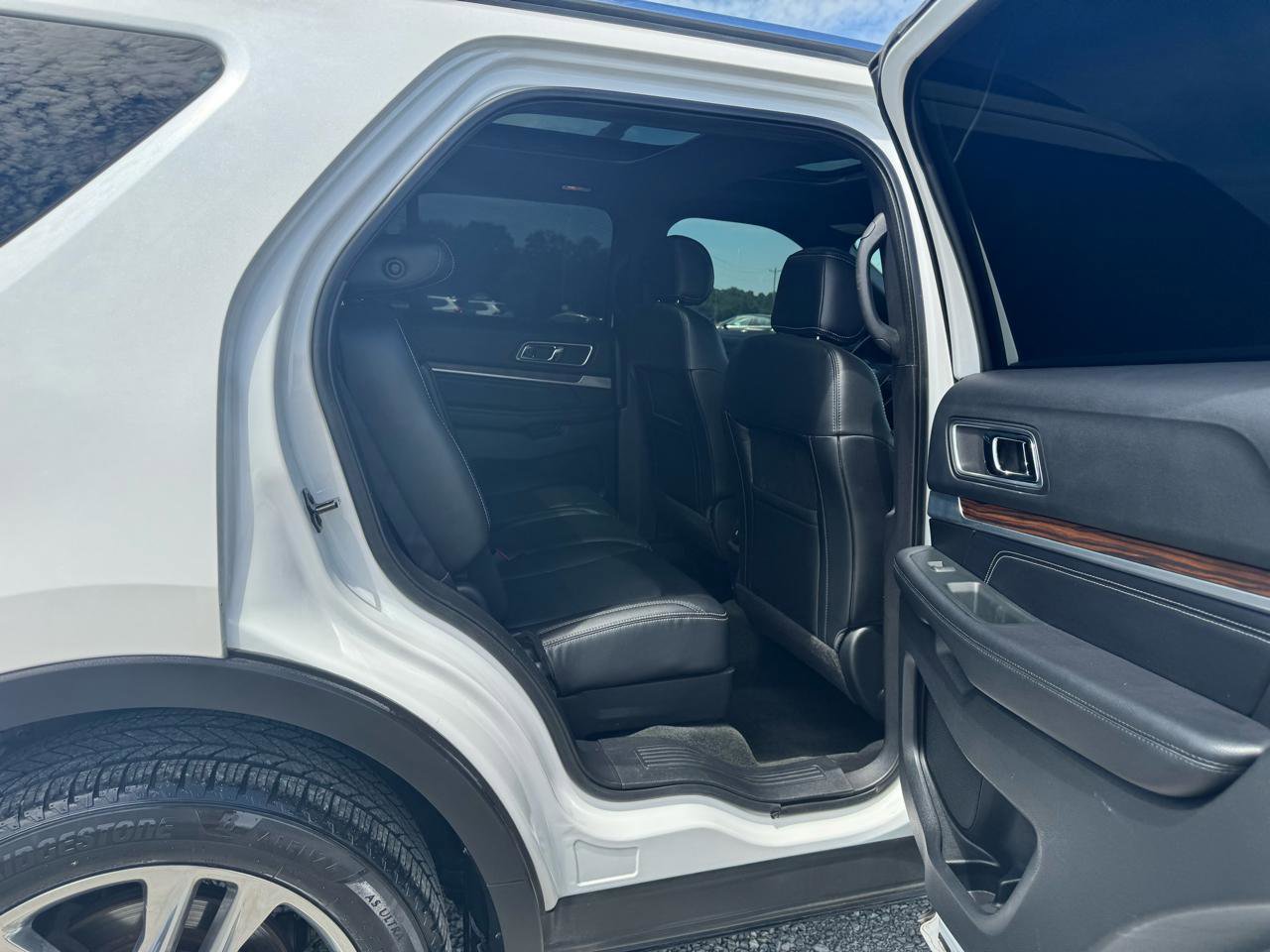 Used 2016 Ford Explorer Limited w/ Equipment Group 301A AWD/4WD image 19