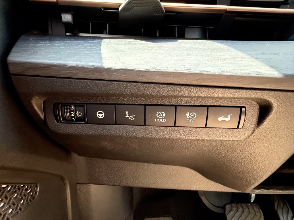 Used 2024 Nissan Ariya FWD image 28