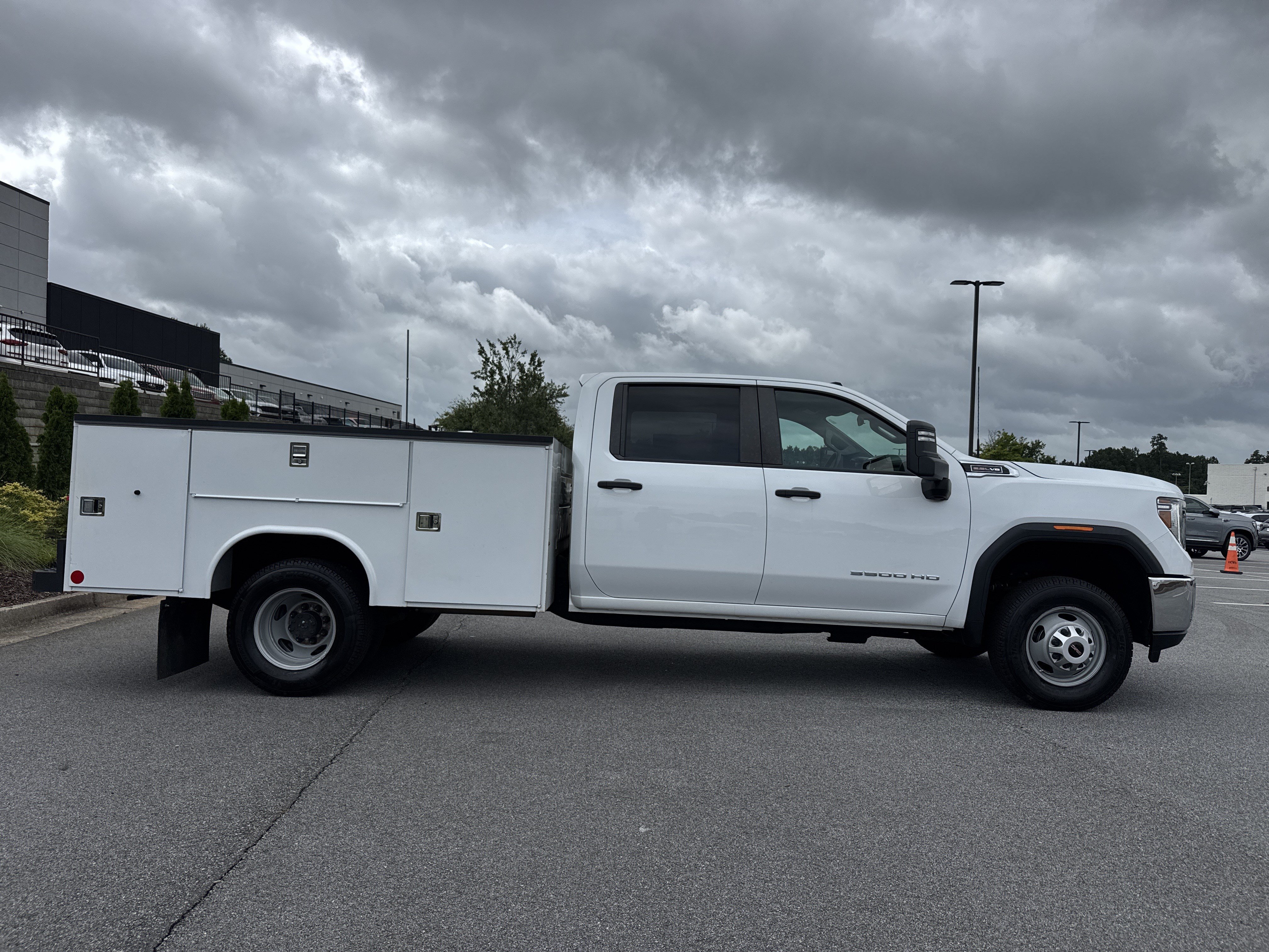 Used 2022 GMC Sierra 3500 Pro w/ Convenience Package RWD image 11