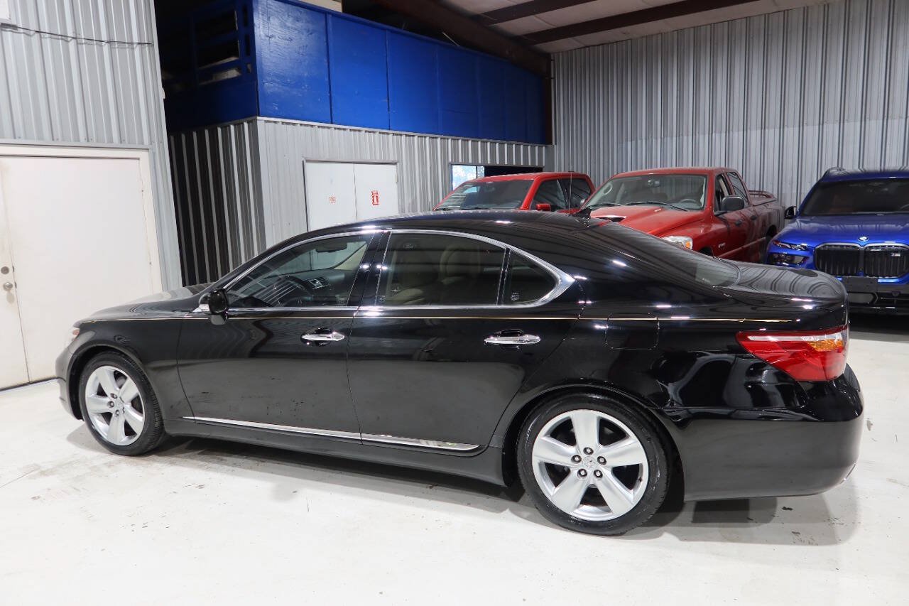 Used 2012 Lexus LS 460 w/ Comfort Pkg RWD image 2