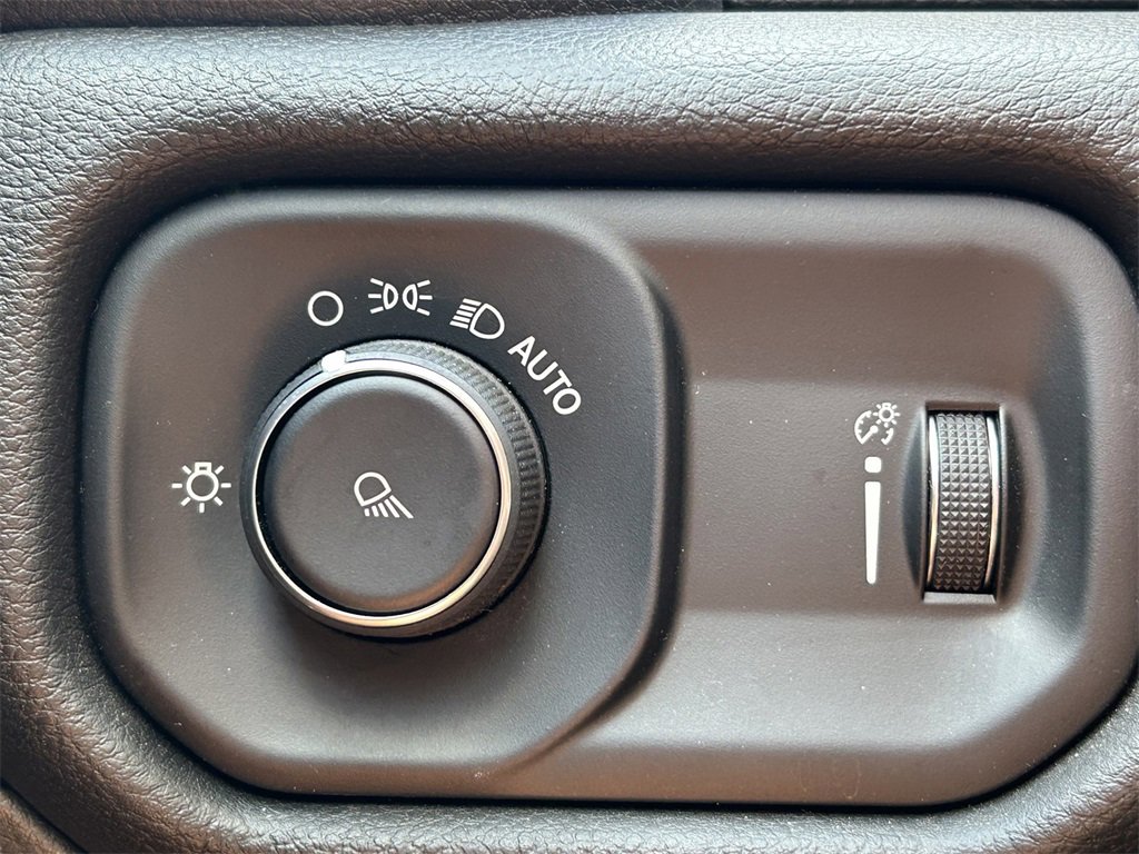 Used 2024 RAM 1500 Laramie image 23