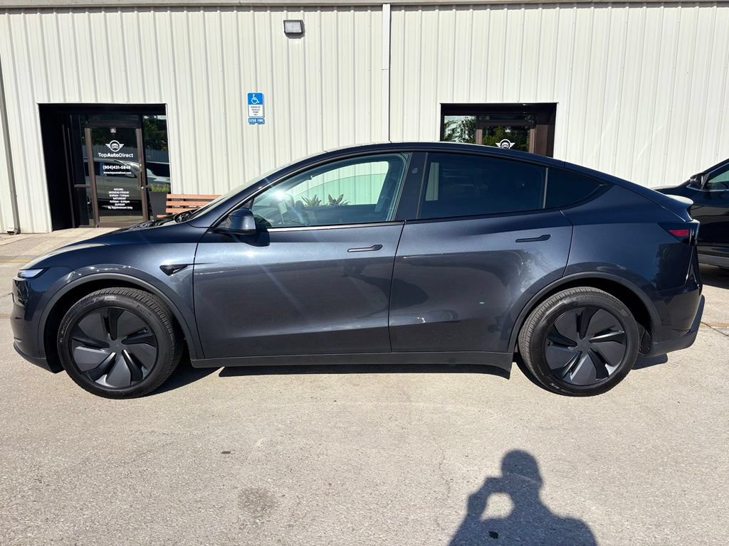 Used 2026 Tesla Model Y 2WD image 2