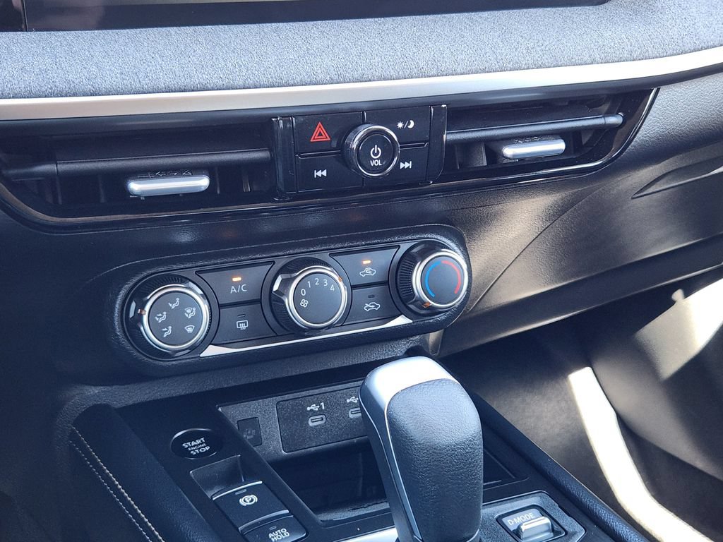Certified 2025 Nissan Kicks SV AWD/4WD image 16