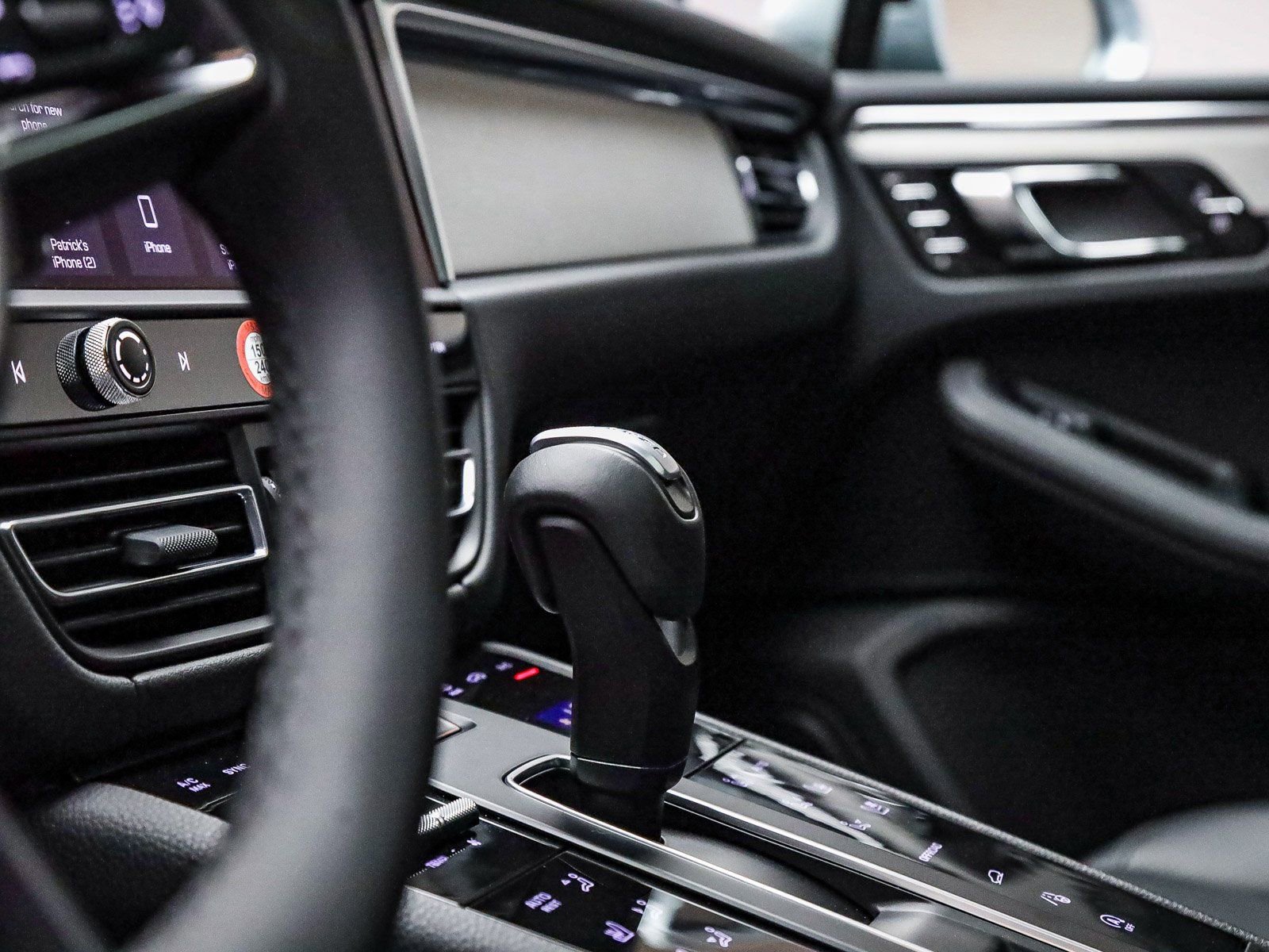 Certified 2025 Porsche Macan image 28