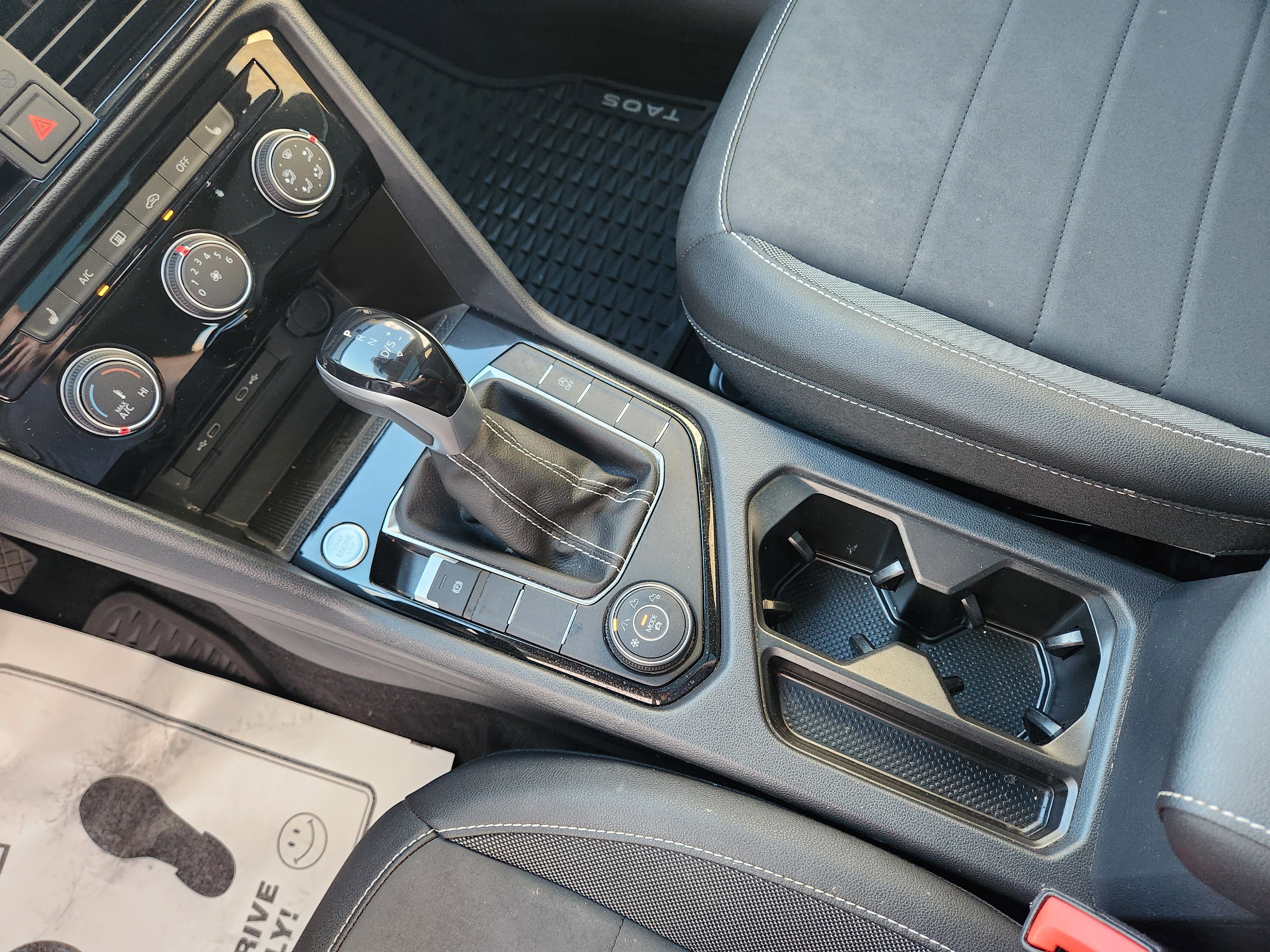 Certified 2023 Volkswagen Taos SE w/ Panoramic Sunroof Package image 17