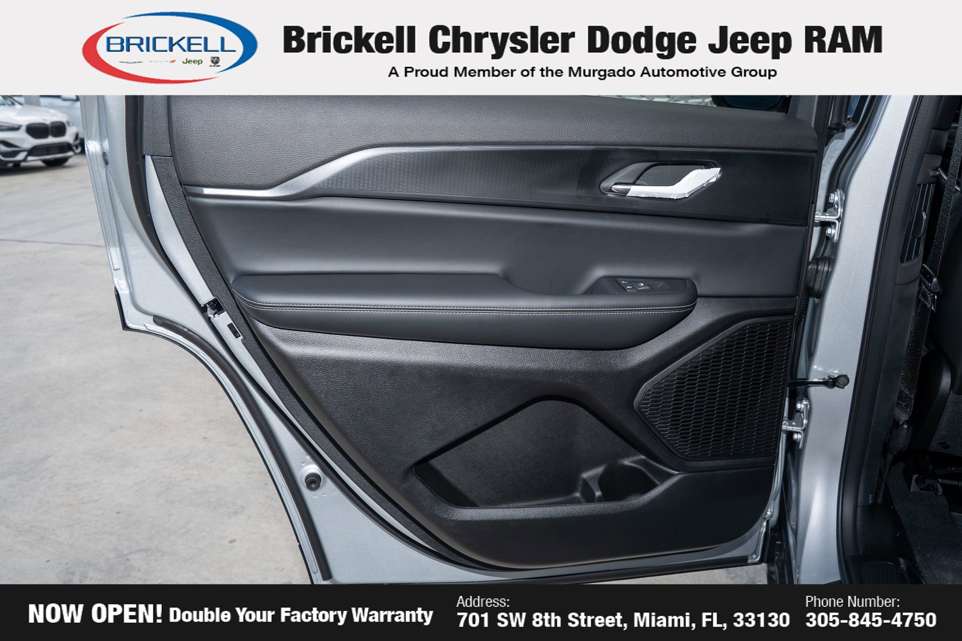 New 2025 Jeep Grand Cherokee L Laredo image 12