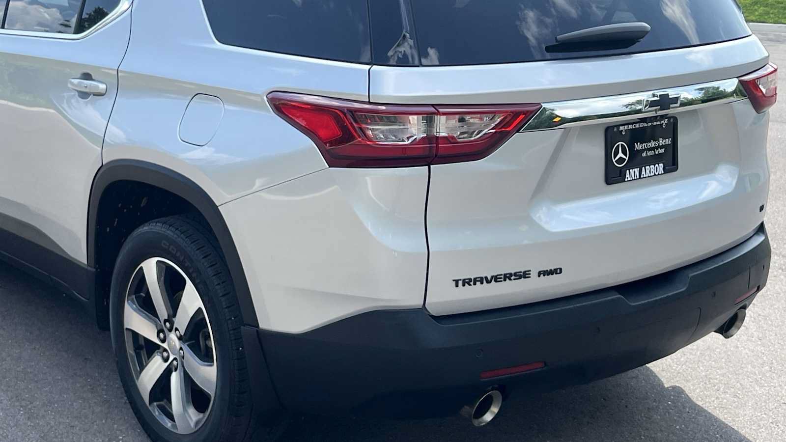 Used 2019 Chevrolet Traverse LT w/ LT Premium Package AWD/4WD image 18