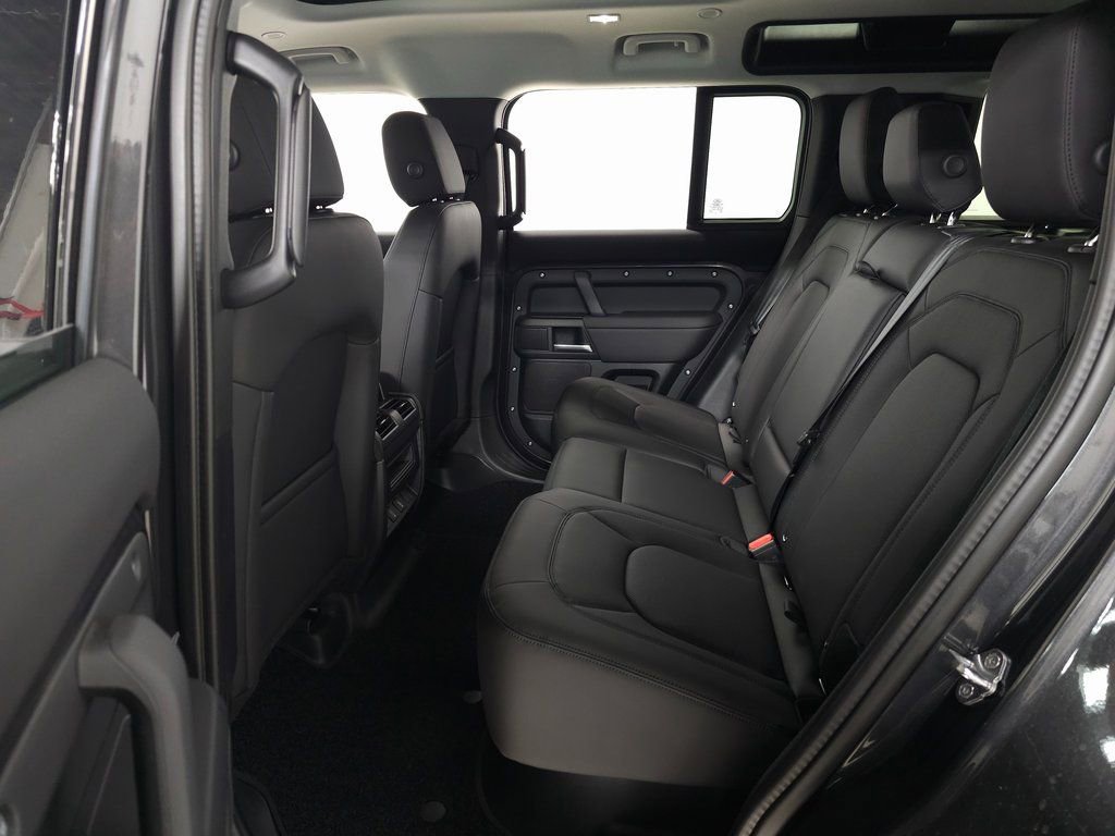 Certified 2026 Land Rover Defender 110 S AWD/4WD image 31