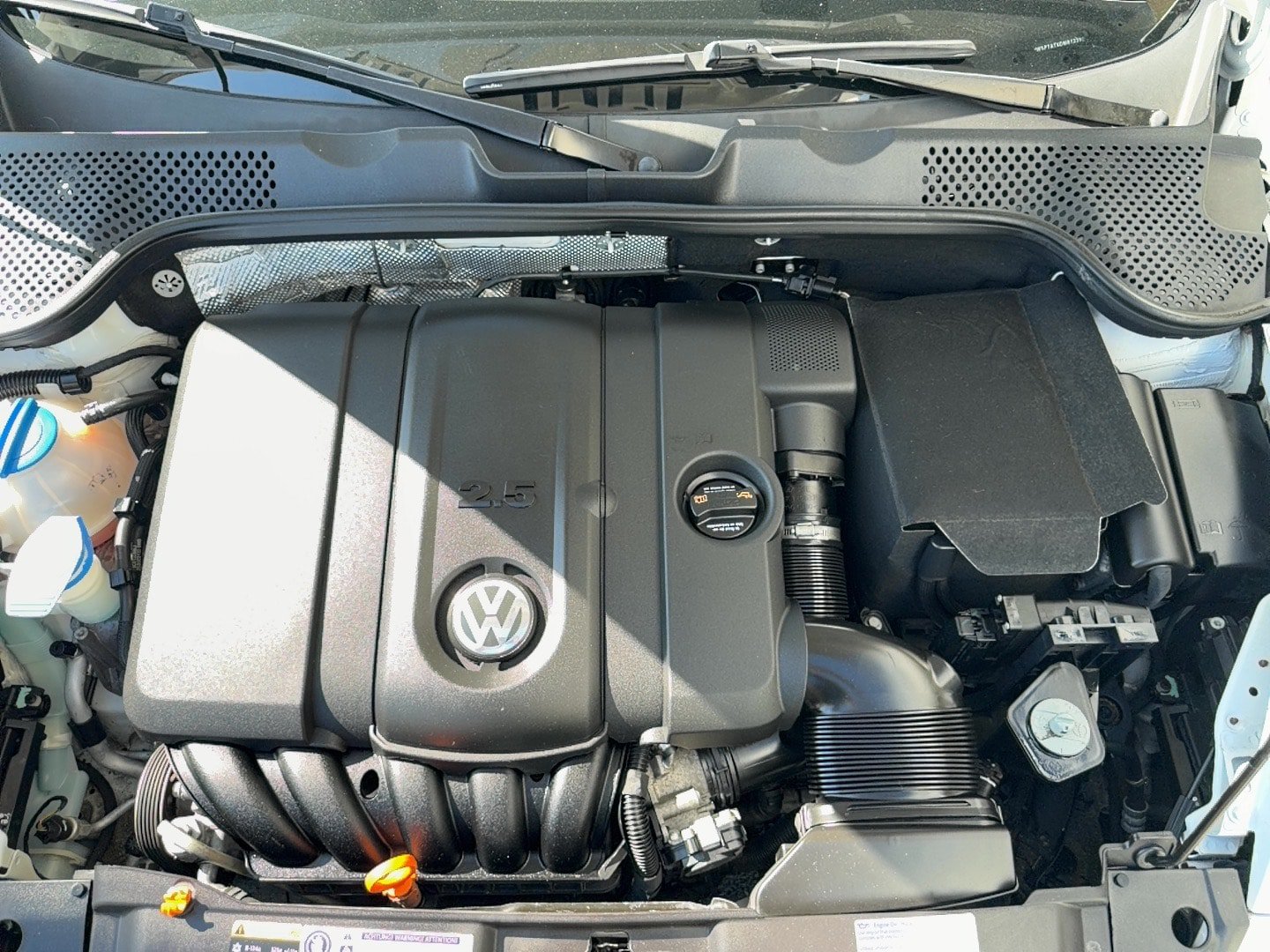 Used 2013 Volkswagen Beetle 2.5 FWD image 24