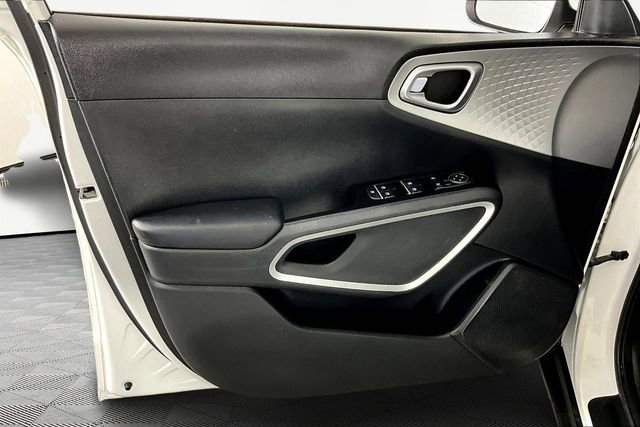 Used 2022 Kia Soul LX w/ Technology Package image 19