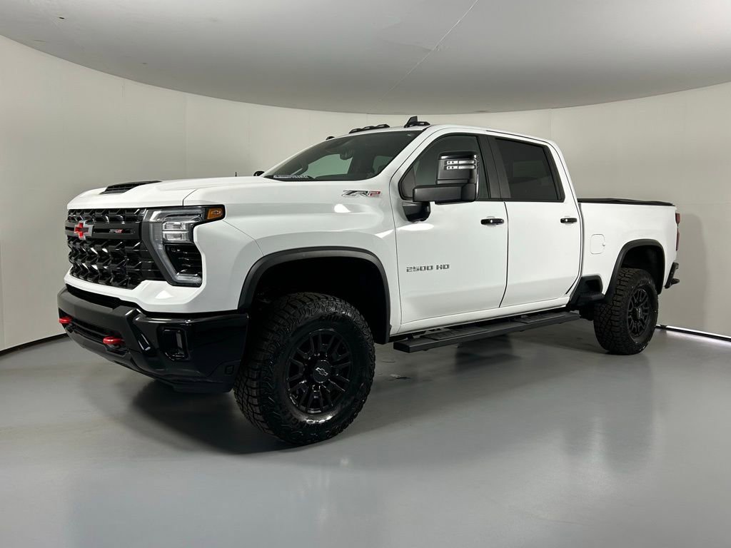 Used 2024 Chevrolet Silverado 2500 ZR2 w/ Technology Package AWD/4WD image 3