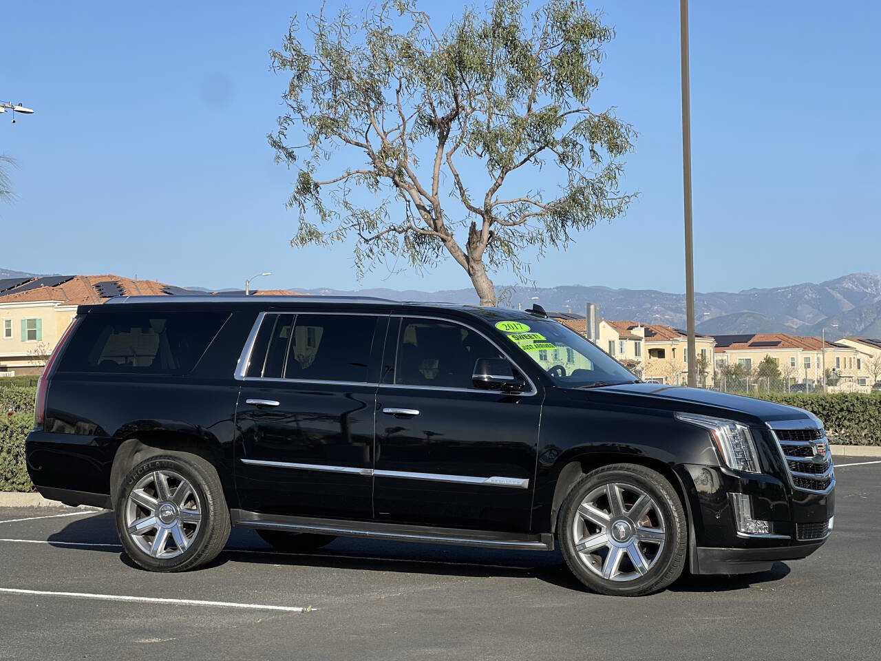 Used 2017 Cadillac Escalade ESV Luxury image 5