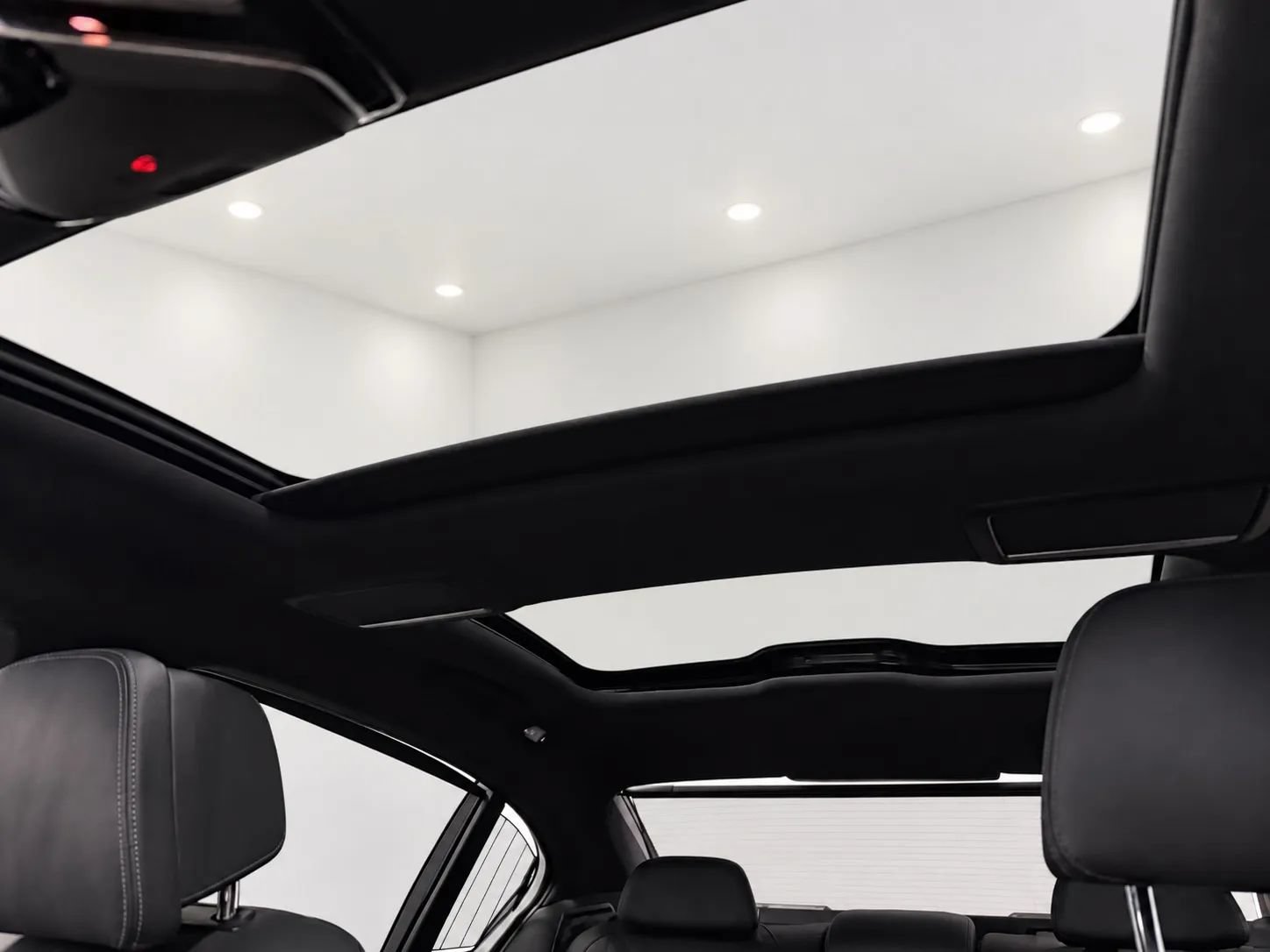Used 2019 BMW 740i w/ Executive Package RWD image 54