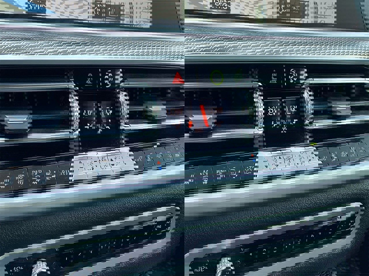 Used 2023 BMW X6 xDrive40i w/ M Sport Package image 25