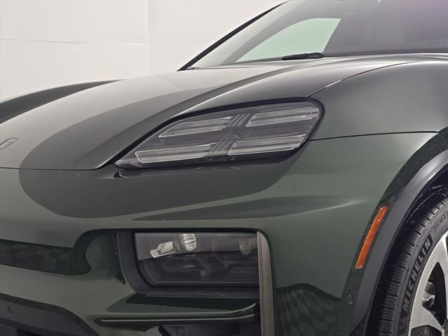 Certified 2024 Porsche Macan Turbo Electric image 12