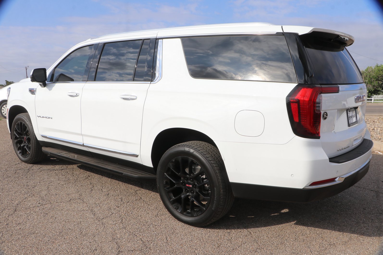 Used 2026 GMC Yukon XL Elevation AWD/4WD image 5