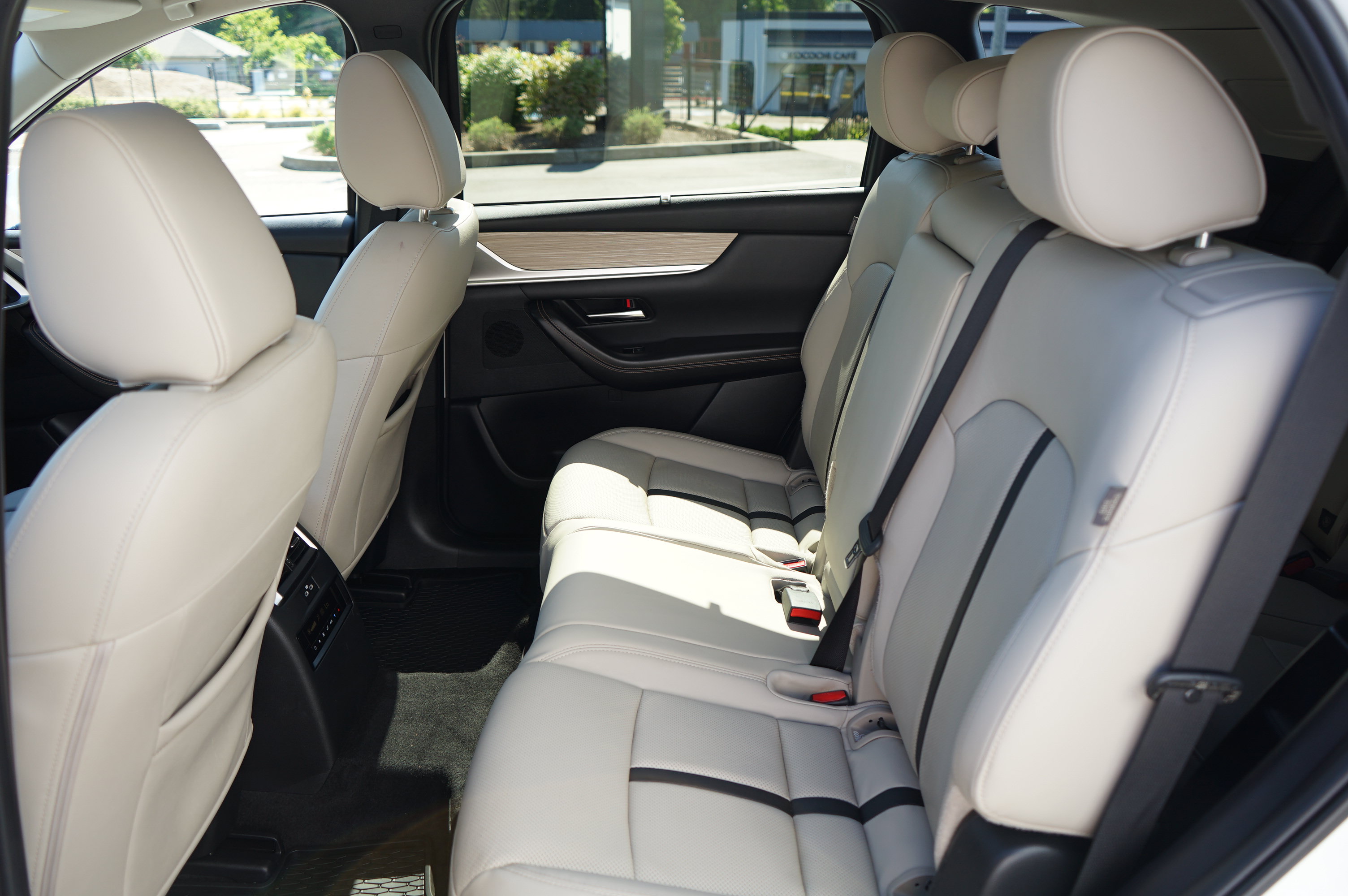 Certified 2024 MAZDA CX-90 Plug-In Hybrid w/ Preferred AWD/4WD image 16