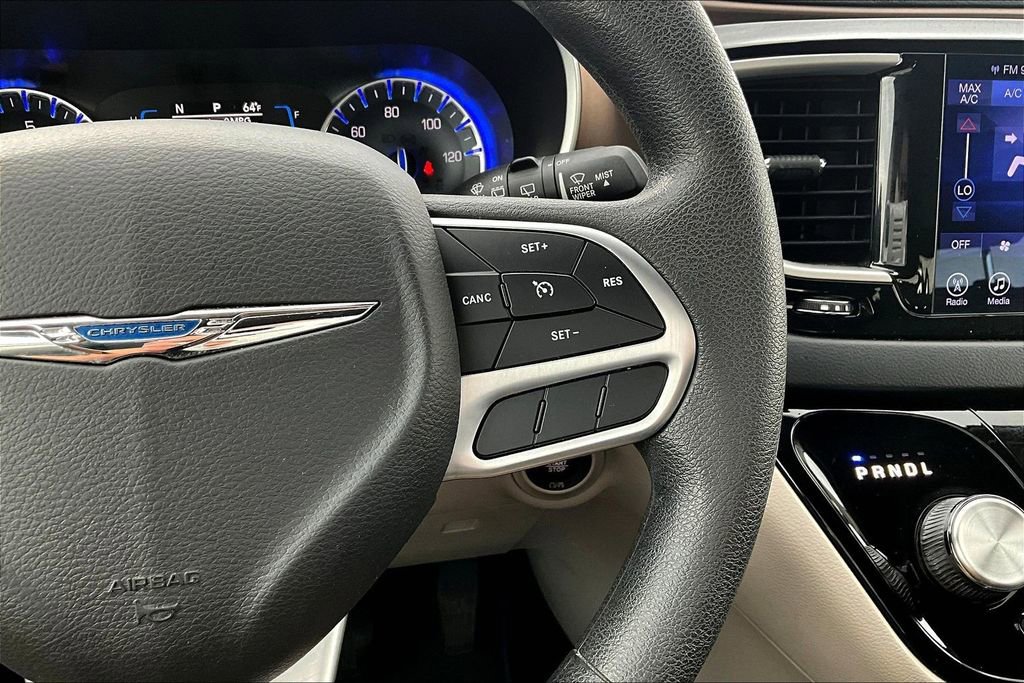 Used 2017 Chrysler Pacifica Touring Plus FWD image 15