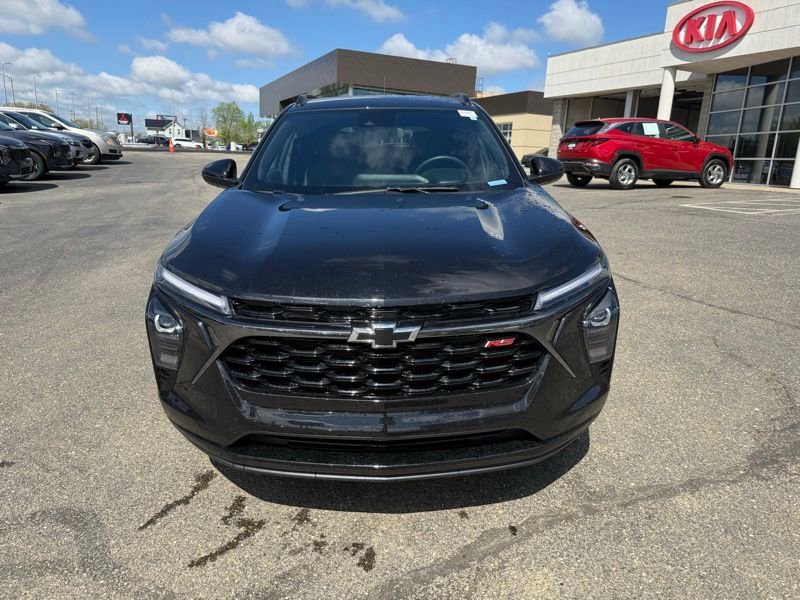 Used 2025 Chevrolet Trax RS image 2