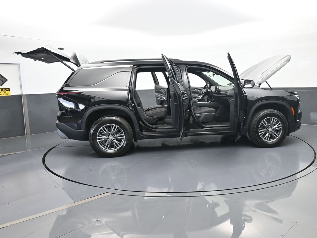 Used 2025 Chevrolet Traverse LT image 64
