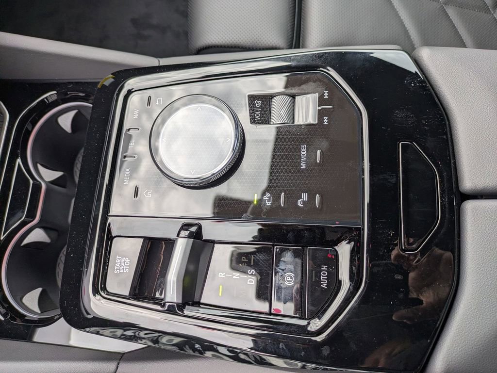 New 2026 BMW 530i xDrive w/ M Sport Package image 28