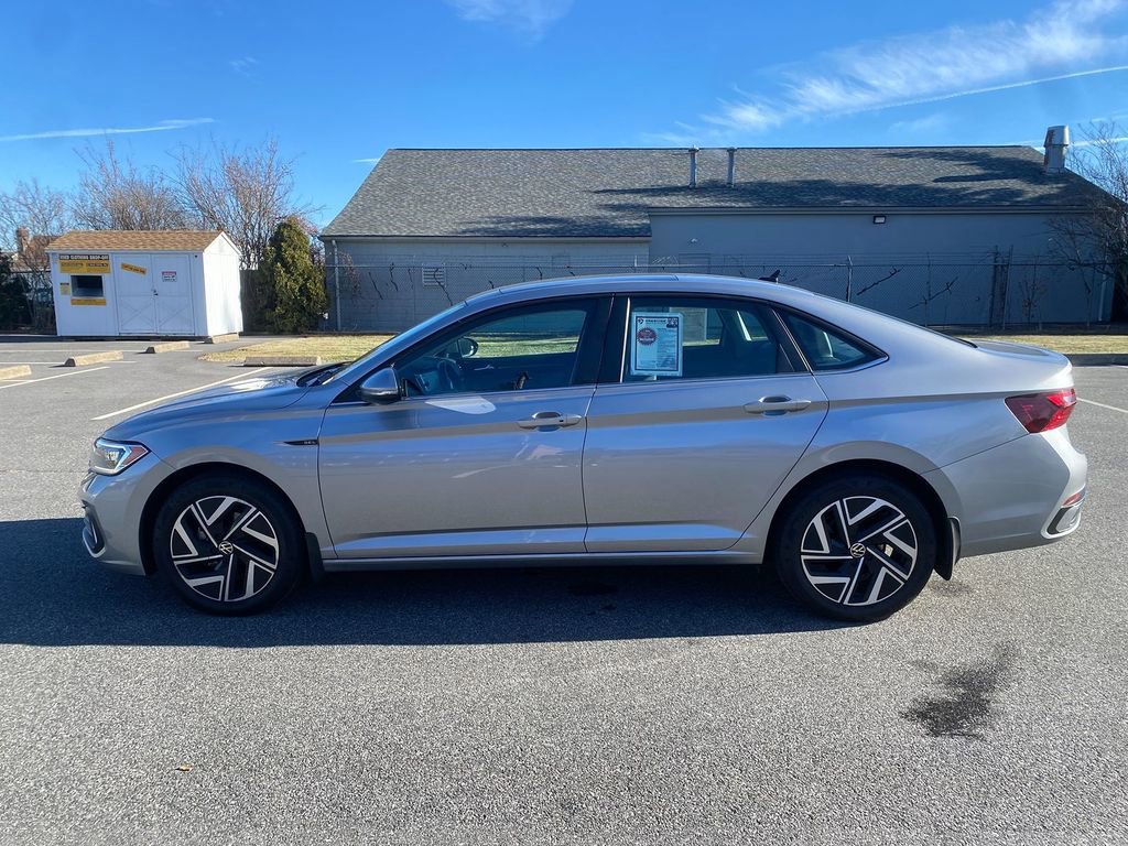 Used 2024 Volkswagen Jetta SEL image 9