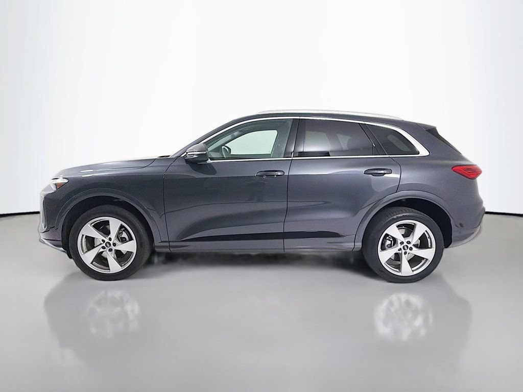 Certified 2025 Audi Q5 Premium Plus w/ Premium Plus AWD/4WD image 4