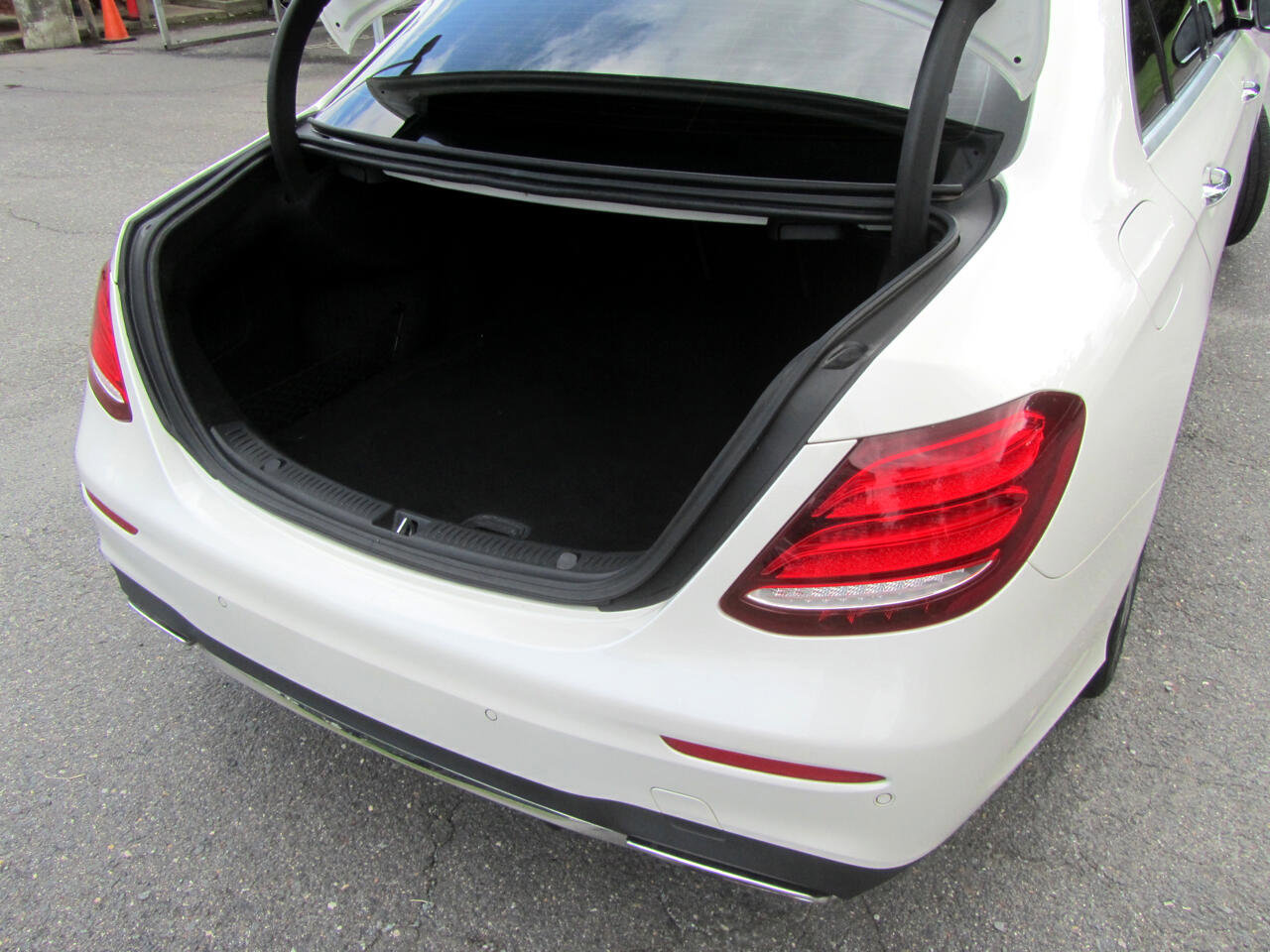 Used 2017 Mercedes-Benz E 300 image 20