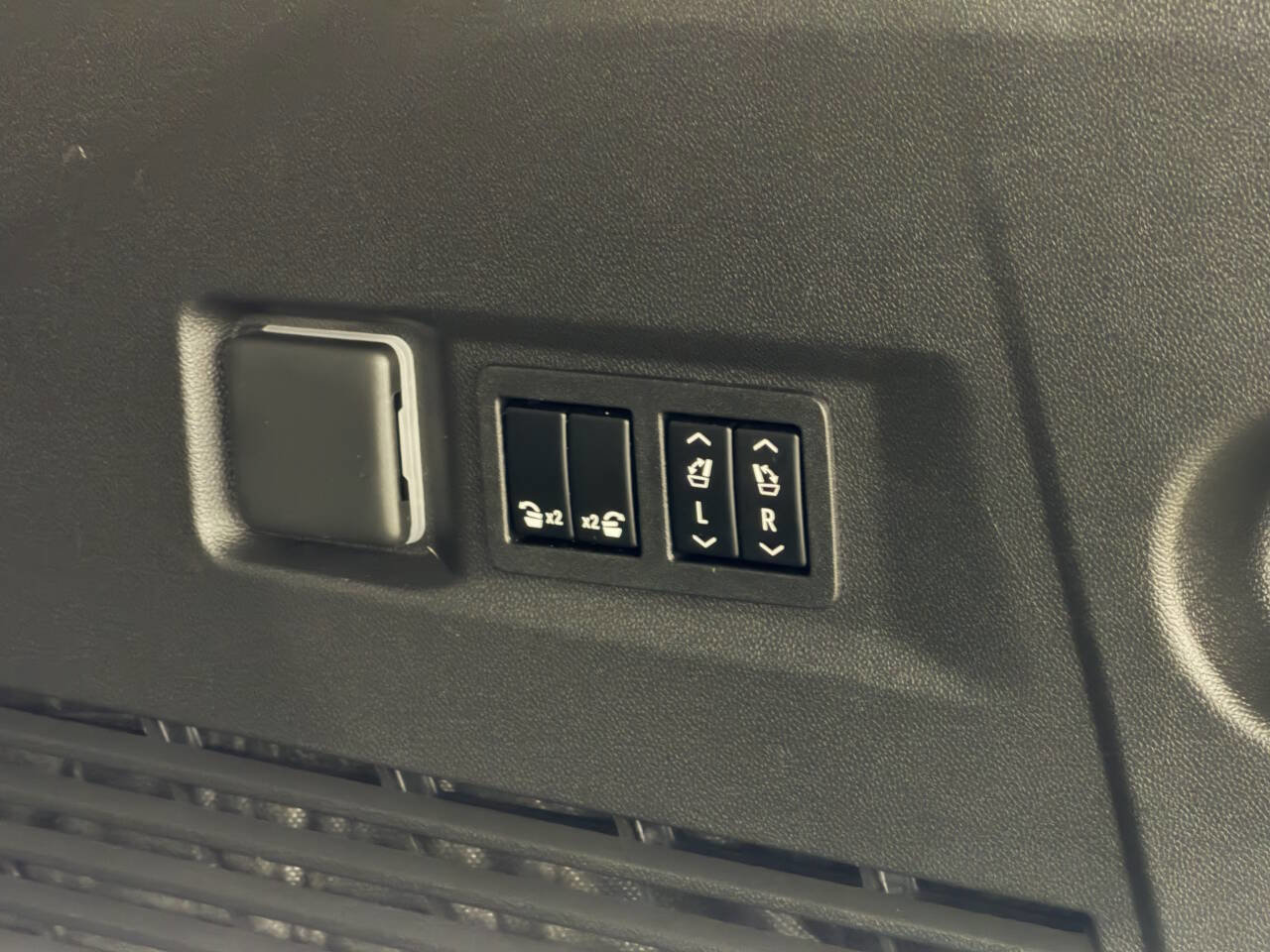 Used 2022 Chevrolet Tahoe RST w/ Sport Performance Package image 35