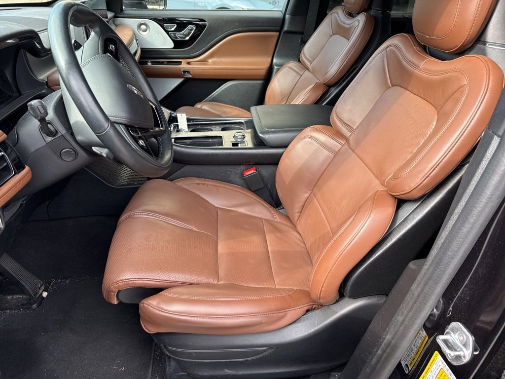 Used 2023 Lincoln Aviator Reserve w/ Equipment Group 201A AWD/4WD image 3