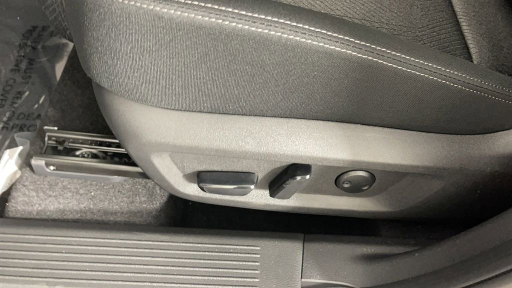 New 2025 Nissan Rogue SV image 30