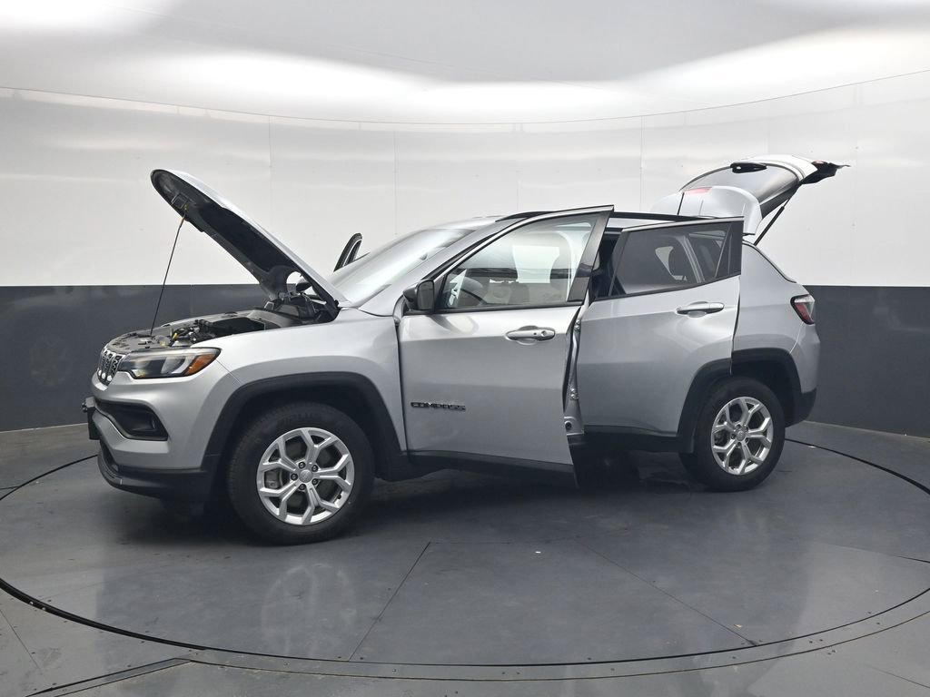 Used 2024 Jeep Compass Latitude AWD/4WD image 44
