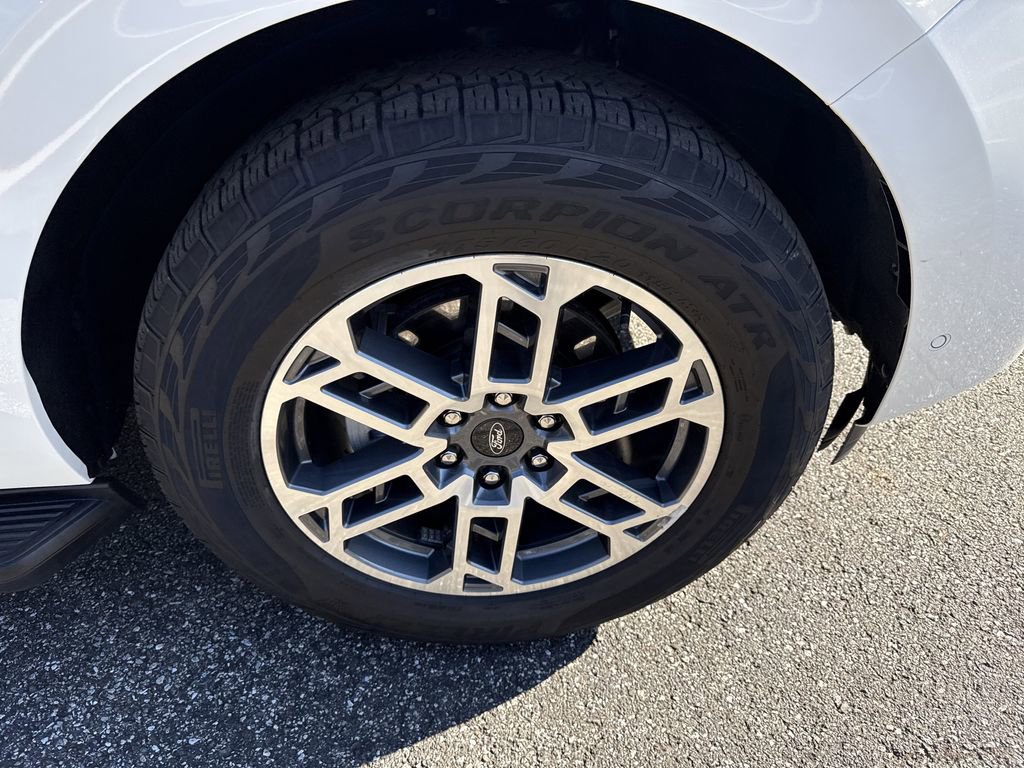 Used 2025 Ford Expedition Active image 12