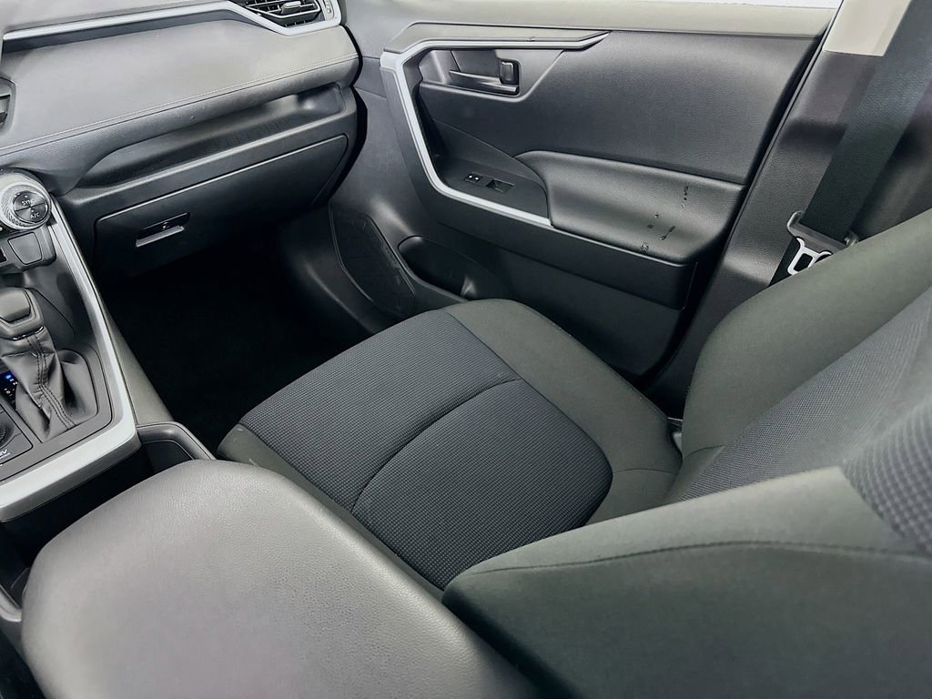 Used 2025 Toyota RAV4 LE image 29