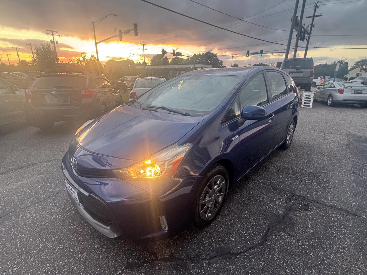 Used 2015 Toyota Prius V Five image 2