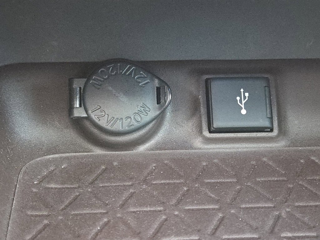 Used 2020 Toyota RAV4 Limited image 15