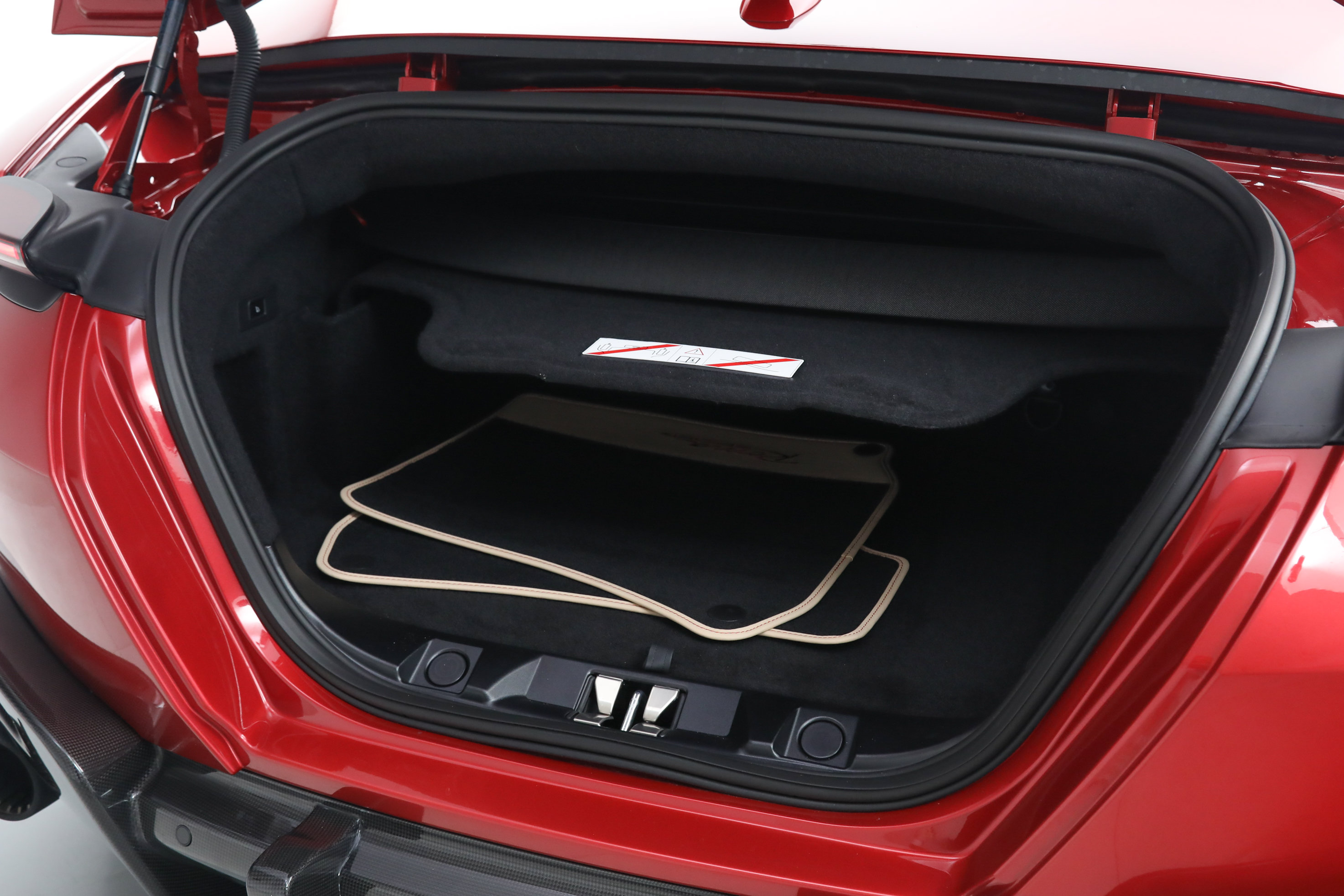 Certified 2025 Ferrari Roma Spider RWD image 40