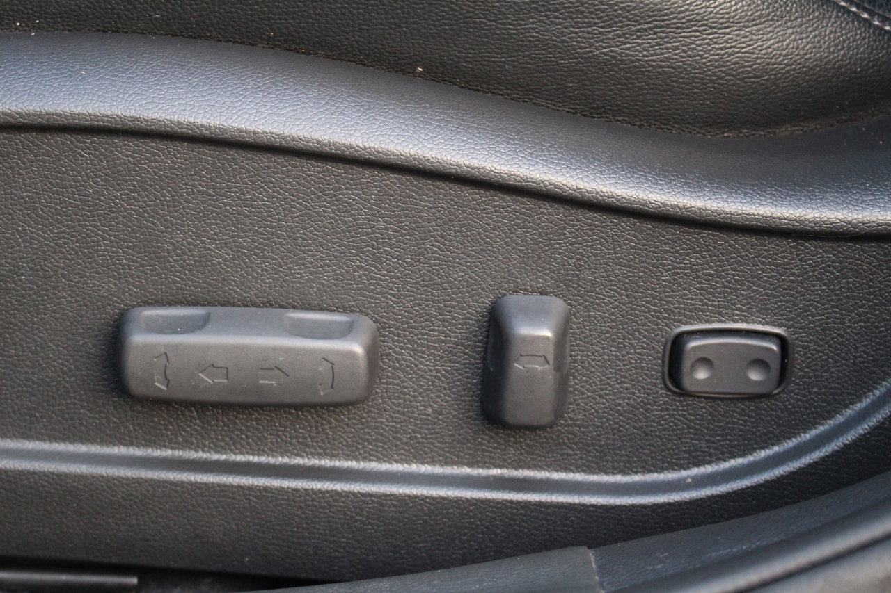 Used 2013 Hyundai Elantra Limited image 16