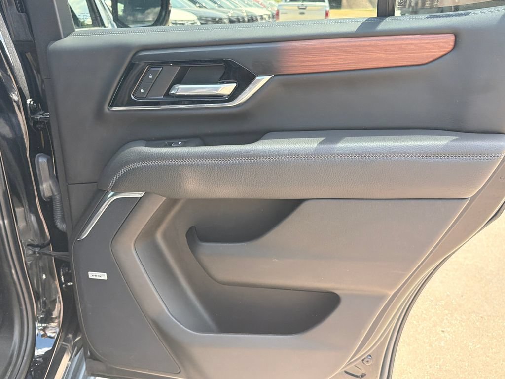 Used 2025 GMC Yukon Denali AWD/4WD image 16