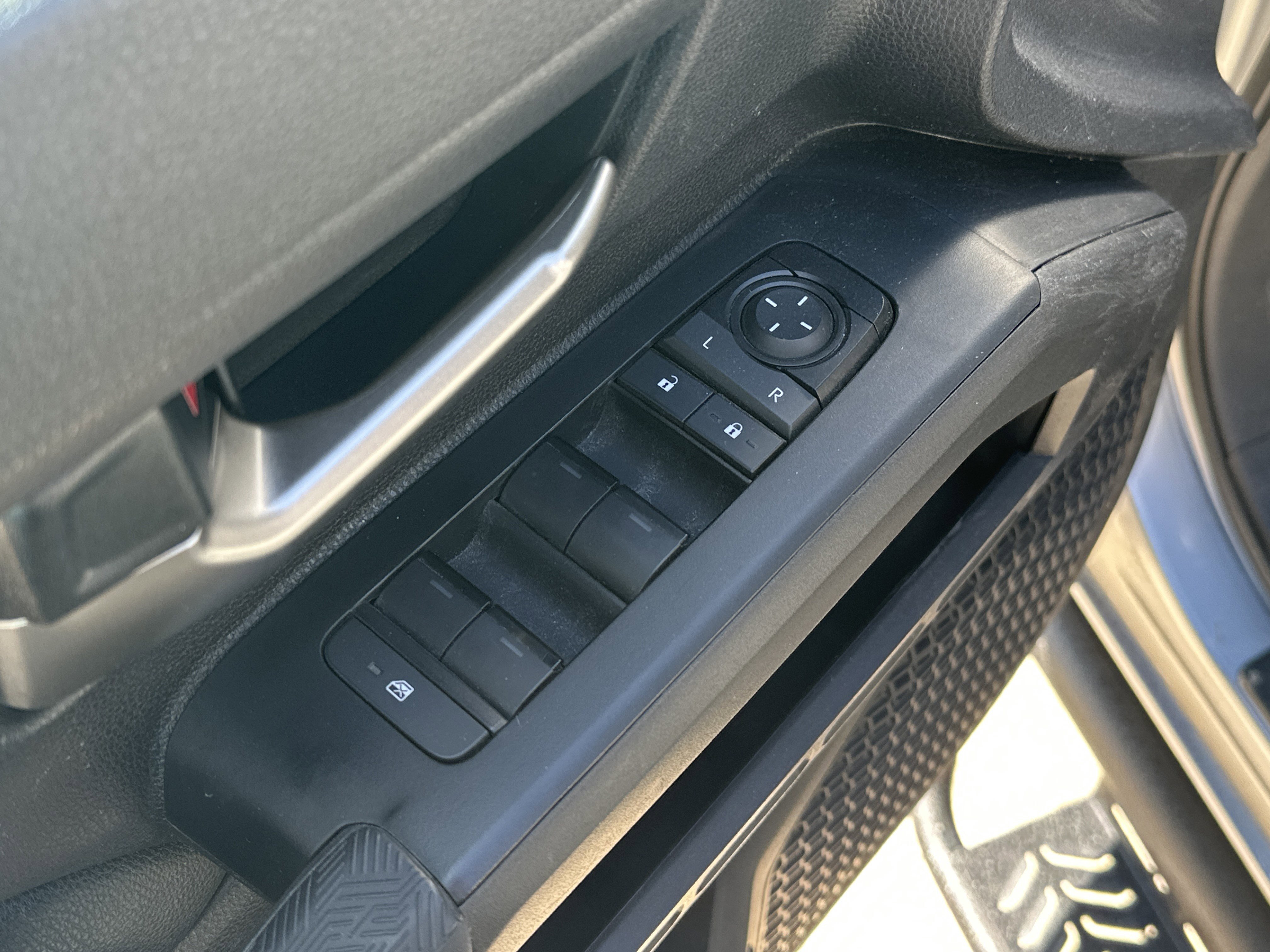 Used 2025 Toyota Tacoma TRD Off-Road AWD/4WD image 14