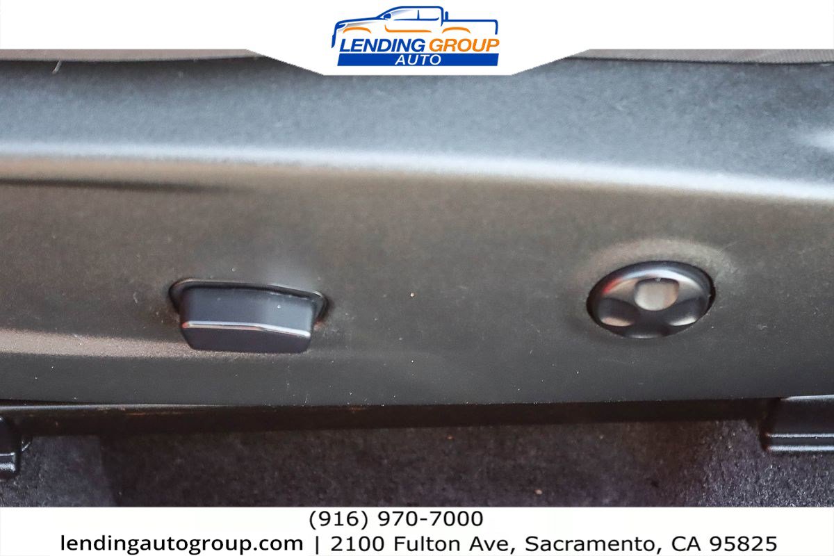 Used 2015 Dodge Challenger SXT image 20