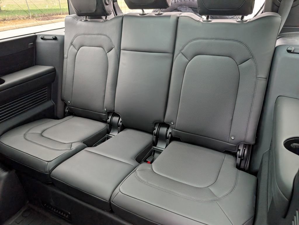 Used 2024 Land Rover Defender 130 S image 33