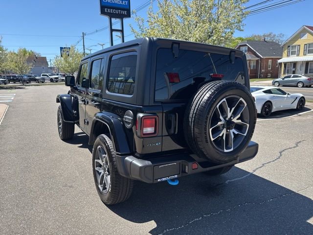 Used 2024 Jeep Wrangler Unlimited w/ Convenience Group AWD/4WD image 8