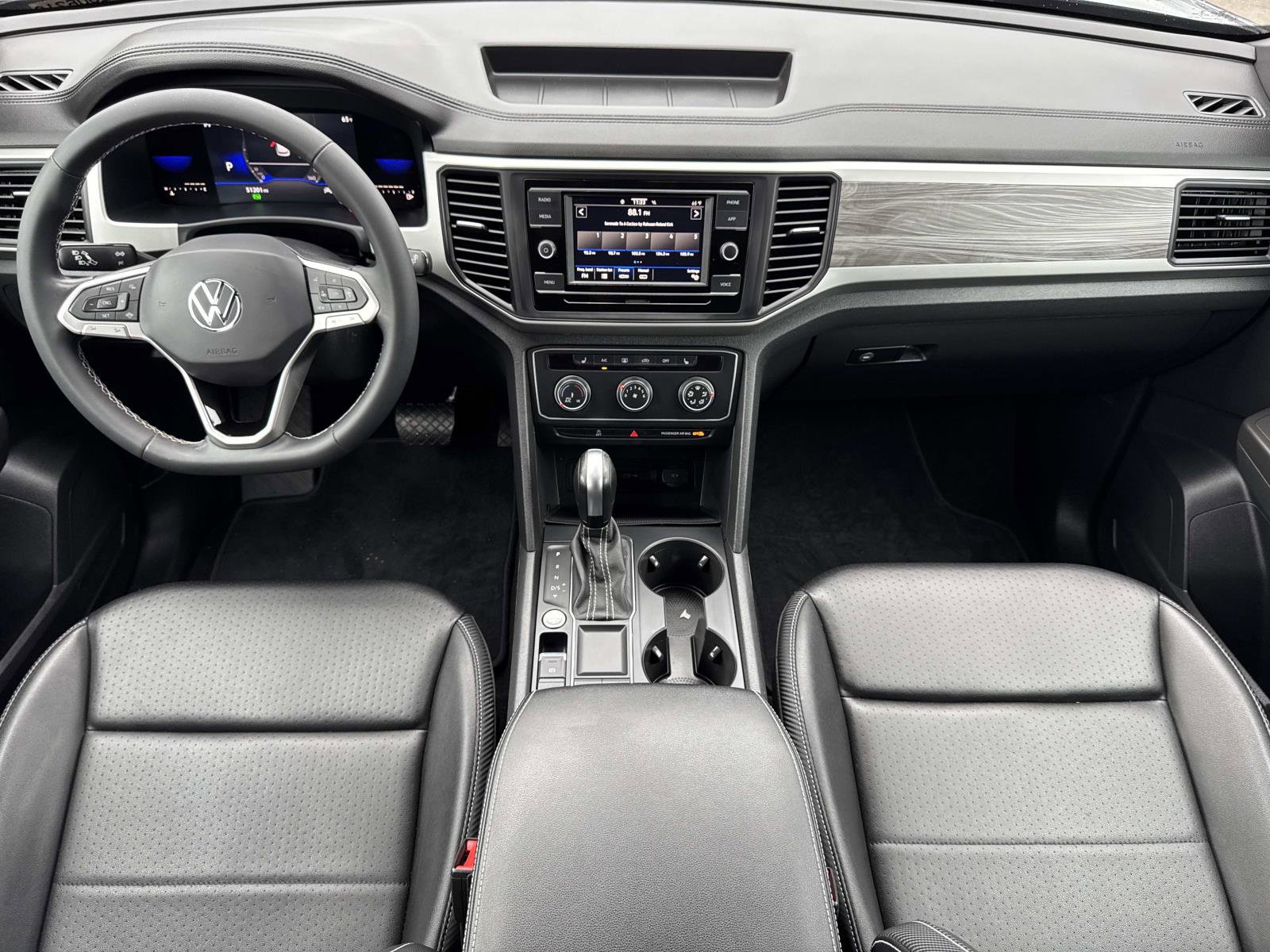 Certified 2022 Volkswagen Atlas Cross Sport SE image 9